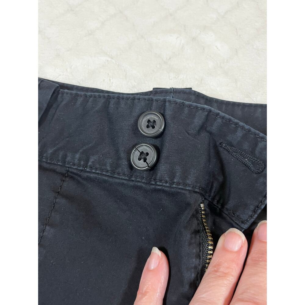 Banana Republic Martin Fit shorts - size 10 - good condition - 1 broken button